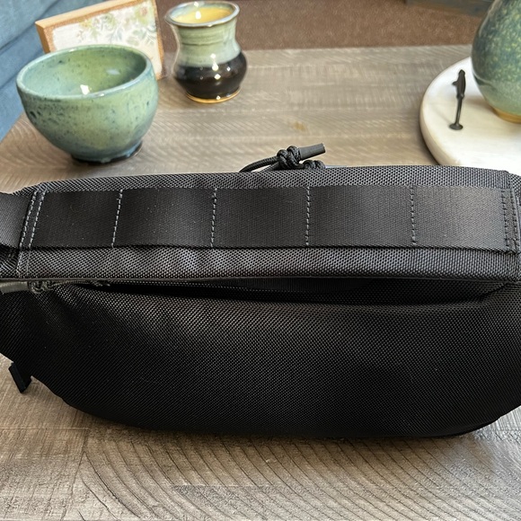Tomtoc Wander-T26 Daily Sling Bag - Picture 6 of 10